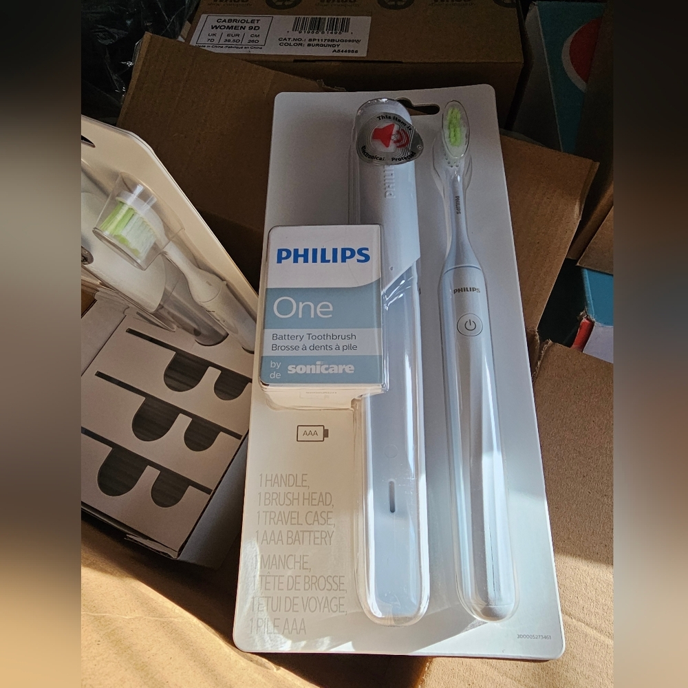 Philips One 90 Day Battery Life Toothbrush Microvibrations Portable Travel Case